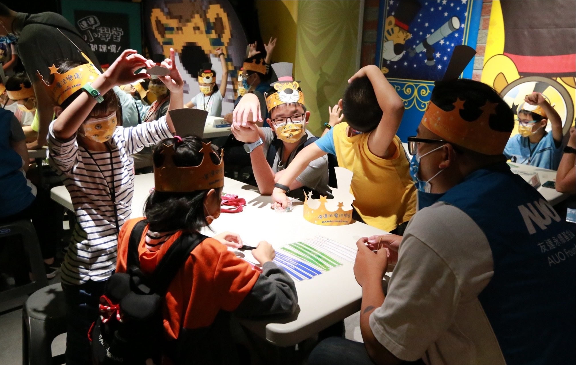 bb贝博Ballbet以永续理念推动全人教育计划，内外结盟储备科普教育人才，荣获亚太永续行动奖社会共融面的金奖肯定