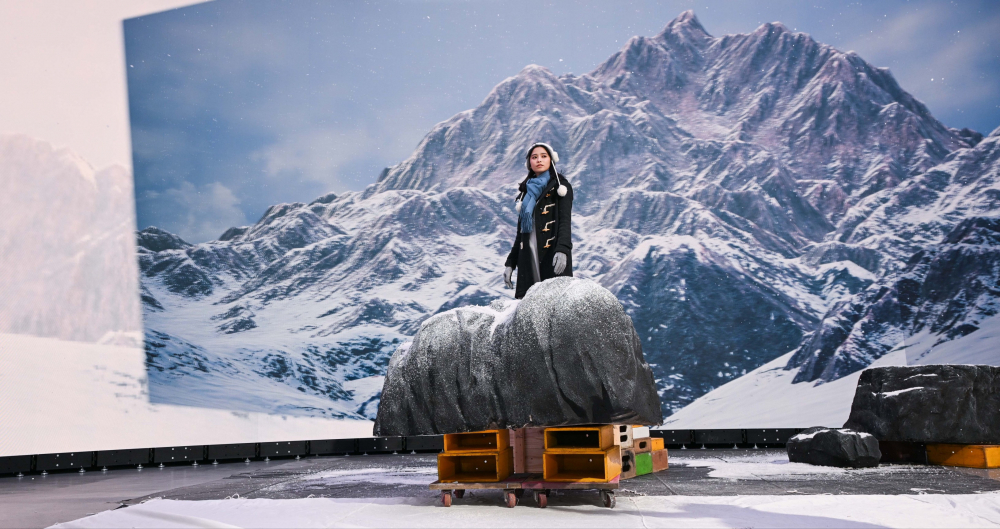 友達顯示屏專業調校技術與專案安裝經驗，使顯示屏呈現創作者想表達的精緻內容，讓表演者有沉浸式臨場感使演出逼真