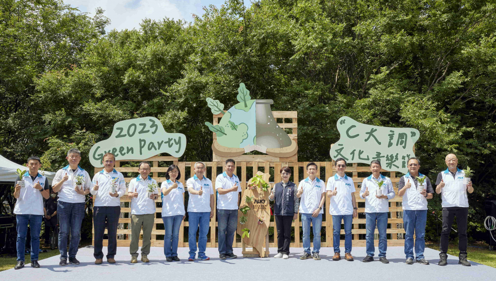 友達光電攜手供應商夥伴及台中市政府，共同倡議及推廣加樹減塑、節能減碳的淨零綠生活