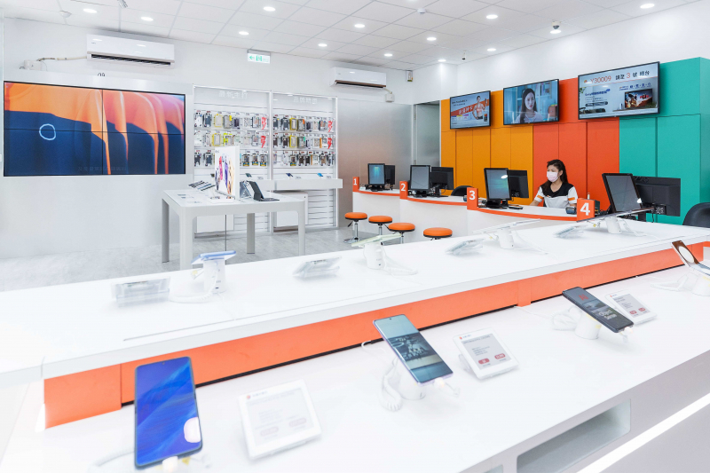 創利空間智慧零售軟硬整合方案，協助台灣大哥大門市完成數位內容行銷系統的佈建，打造全新世代的數位服務據點