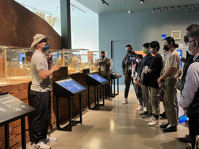 友達招募員工為文化志工，擔任文化館導覽大使，積極推廣文資保存、文史教育