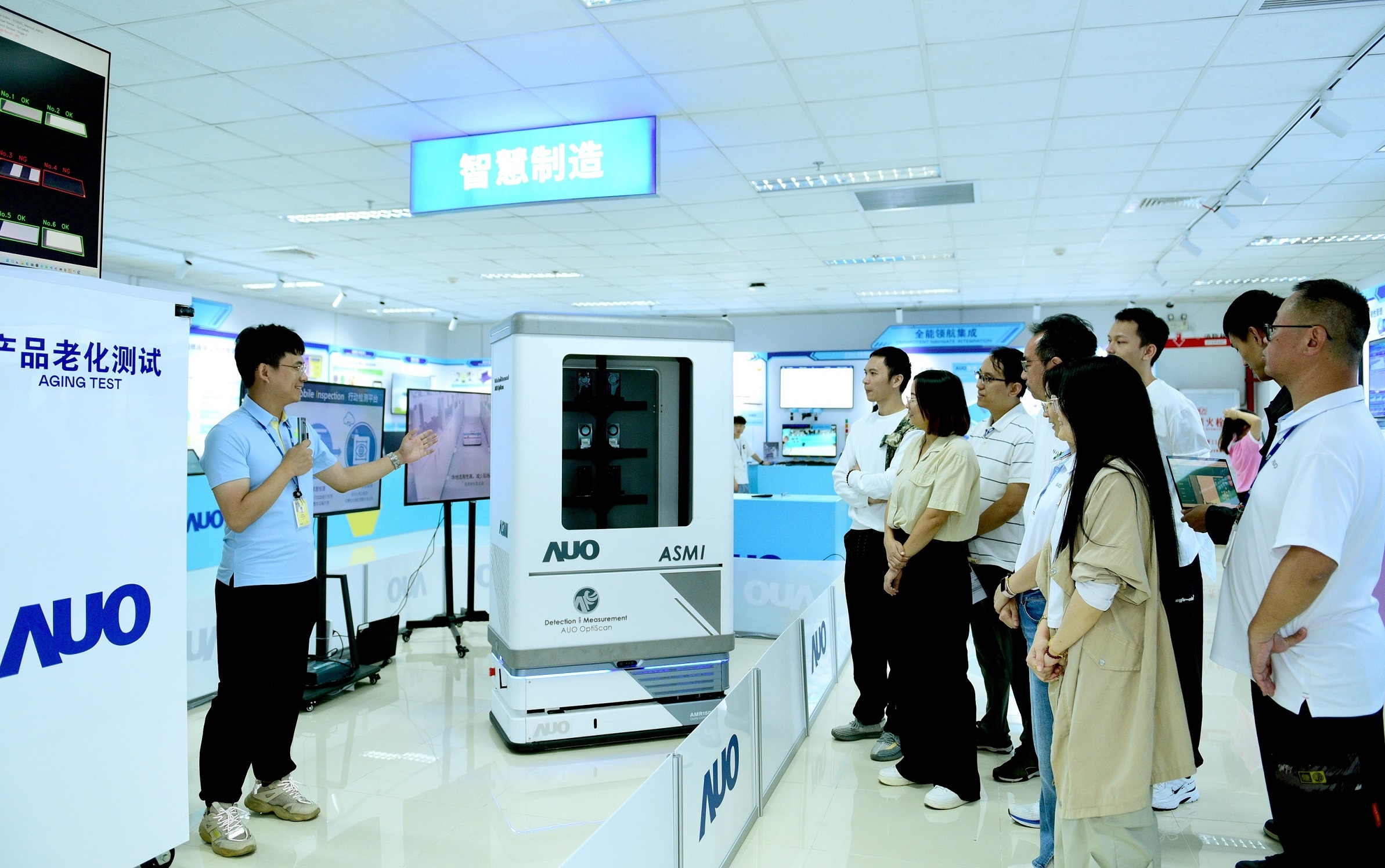 友達廈門將5G+ABC技術串聯生產管理全流程，打通研發、採購、生管、製程、設備、品質等產品全生命週期製造流程，完成數位化設計、智慧供應鏈、智慧座艙、全流程設備管理、資料驅動優化、智慧線上檢測、智慧品管等自我調整生產模式升級