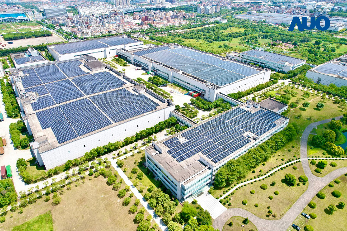 友達廈門推動智慧製造同時，透過綠電創能縱深推進綠色轉型，廠區全屋頂鋪設太陽能板，每年太陽能發電 2,600多萬度