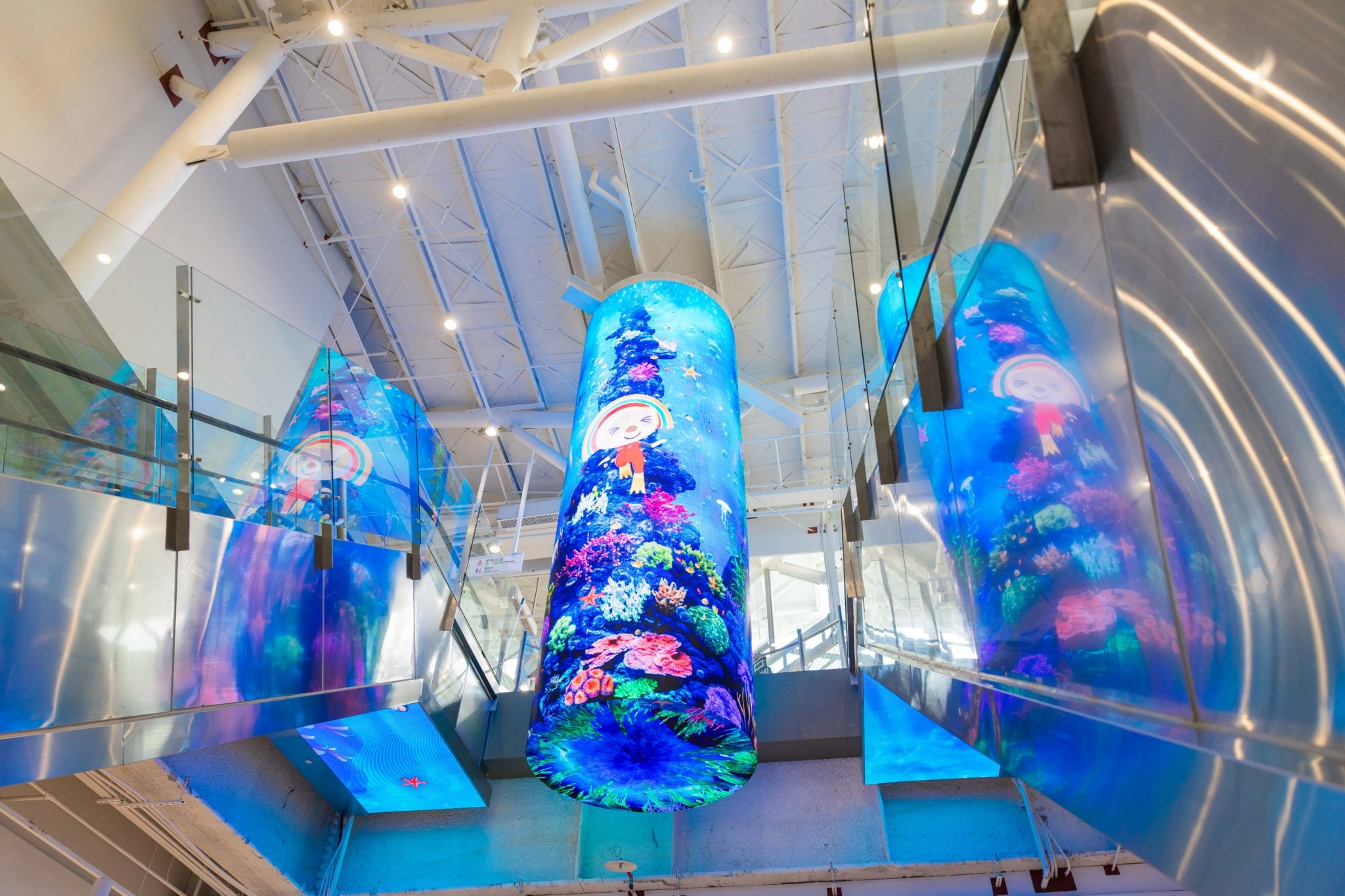 達擎與傑可達整合先進顯示技術與軟硬體應用服務，提供一系列大型LED顯示解決方案，為全新改裝開幕的「清水服務區」佈局嶄新視覺體驗。