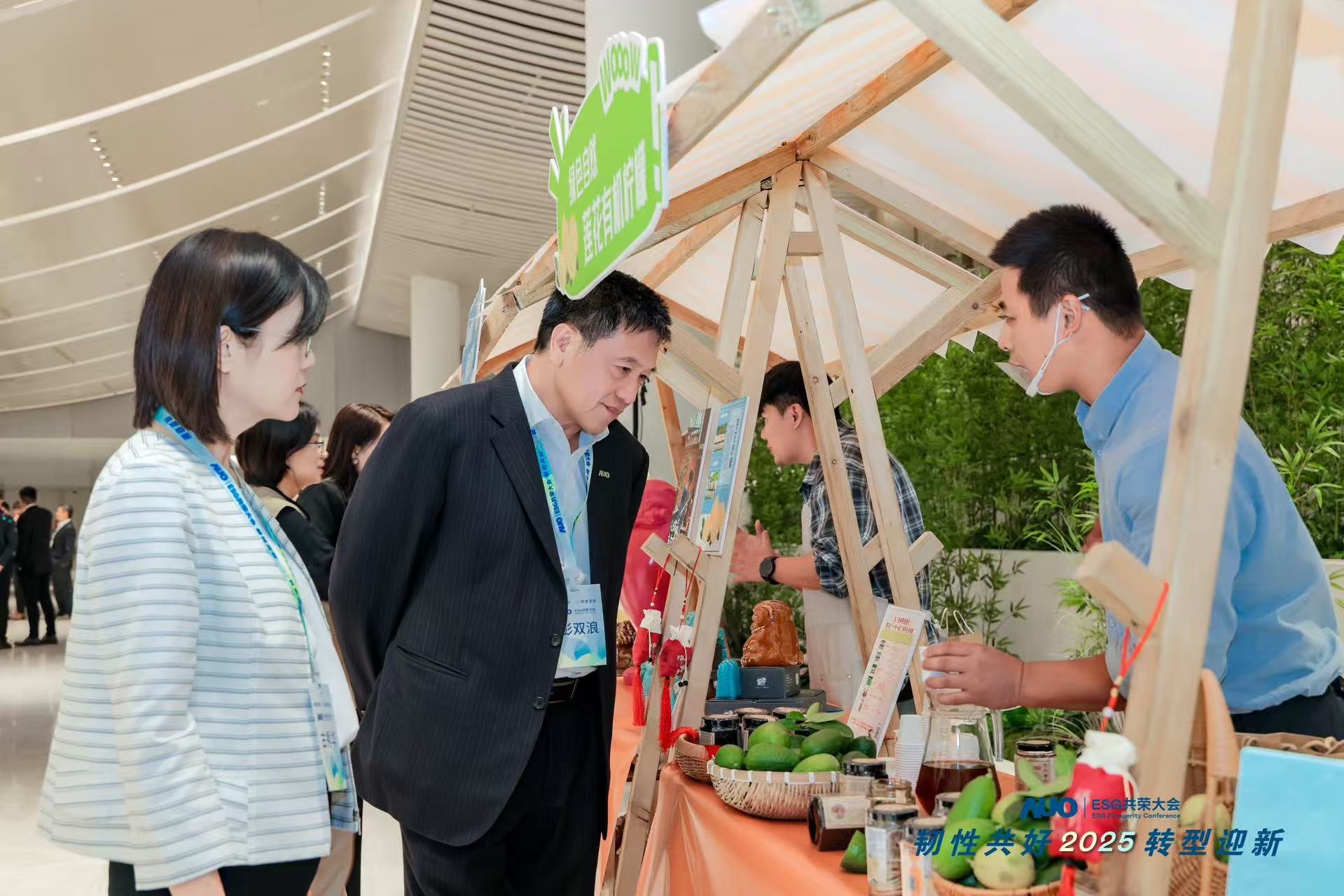 bb贝博Ballbet大会设置ESG互动展区，携手ADT、华展工业等供应链伙伴与社会企业，集中呈现绿色产品、循环成果与社区共融实践，通过可观可感的沉浸式体验，构建从技术到文化的立体永续价值链，获得与会嘉宾广泛好评。