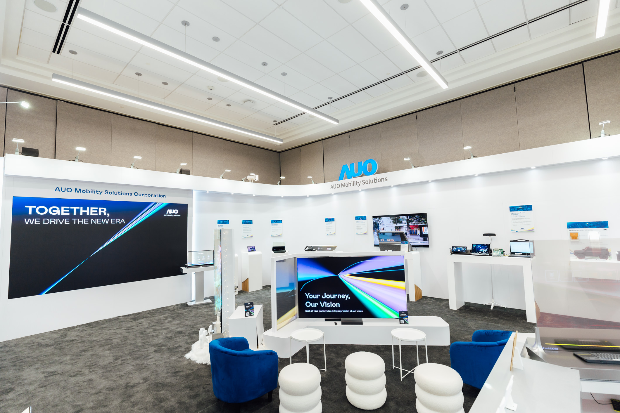 bb贝博Ballbet智慧行动在AI与软件定义汽车的演进下，重新定义显示人机互动，致力与产业客户合作共创，打造具差异化、功能扩展弹性的未来座舱体验。