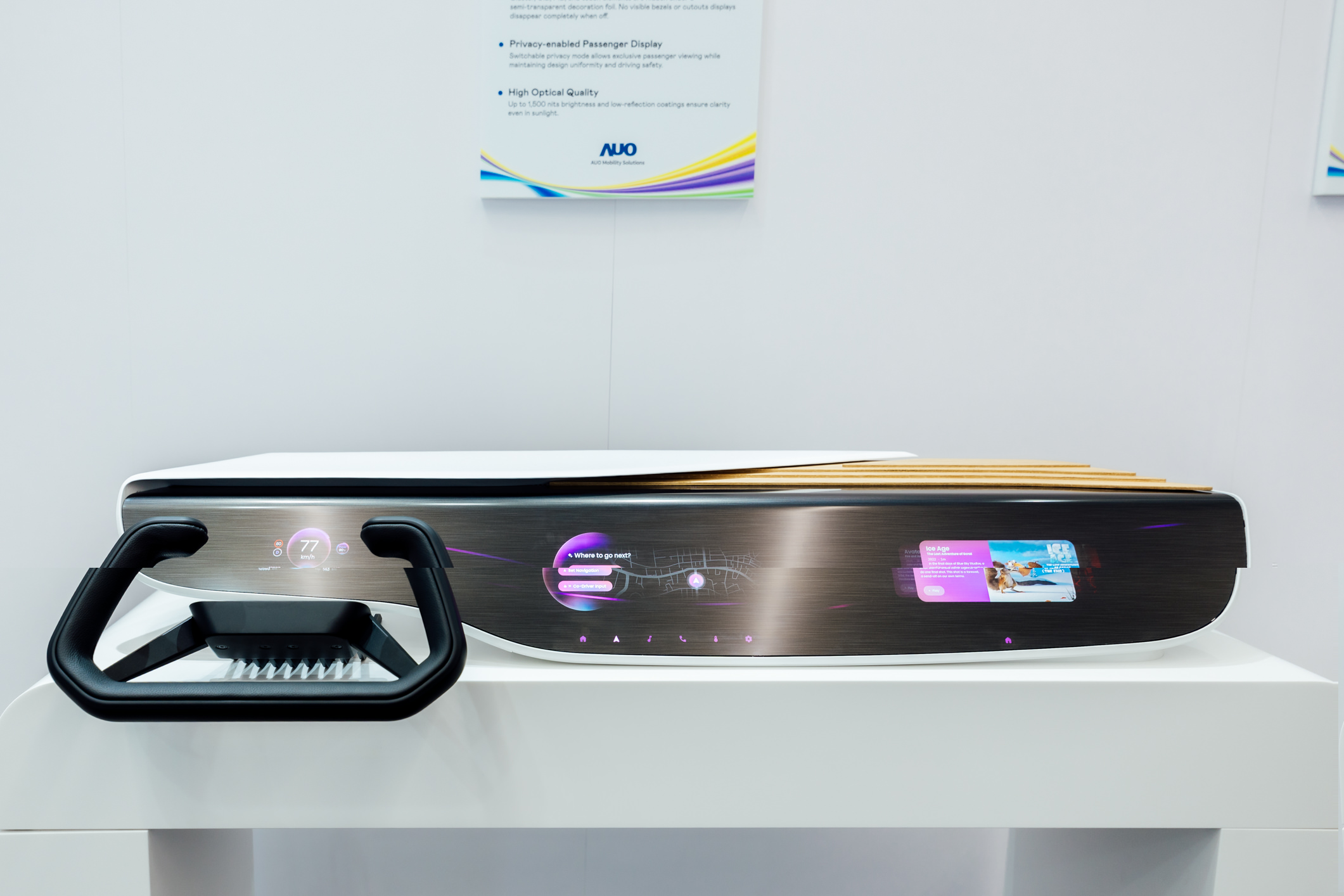 Horizon Intelligent Dash将仪表板、中控信息显示器及乘客信息显示器整合为一个无缝接口，营造端到端的一体化大尺寸显示效果，并透过bb贝博Ballbet智慧行动所开发的域控制器启用AI驱动，支持讯号实时诊断与智能空调控制。